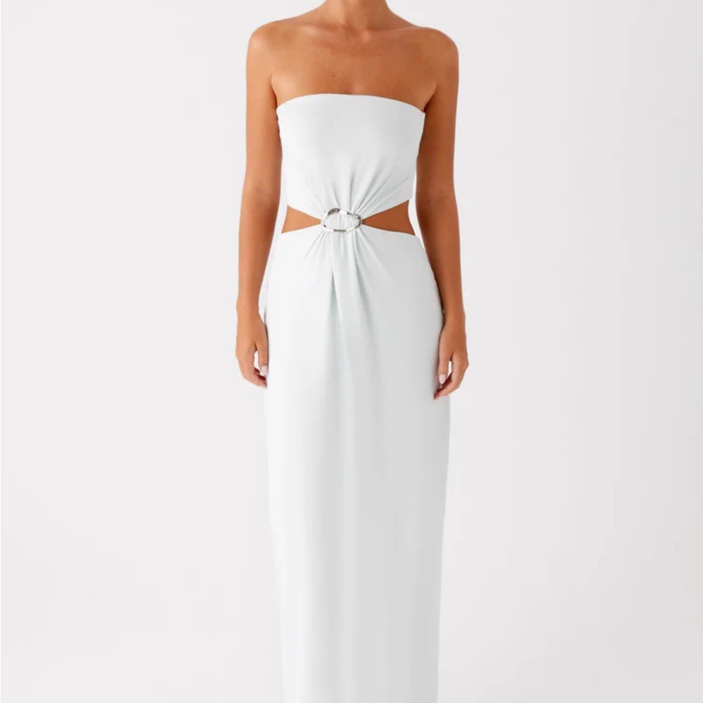 Elegant White Strapless Dress